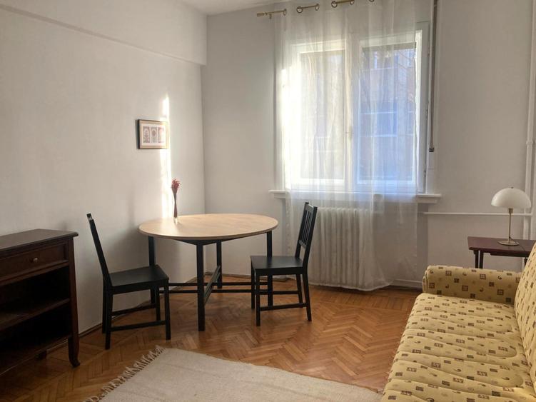 Apartament cu 2 camere decomandat în Capitale
