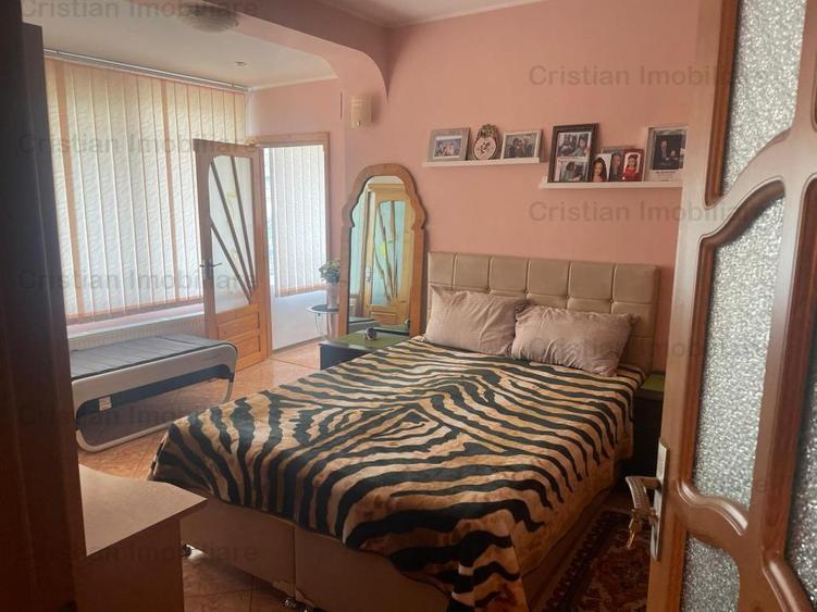 Apartament cu 4 camere semidecomandat în Hipodrom