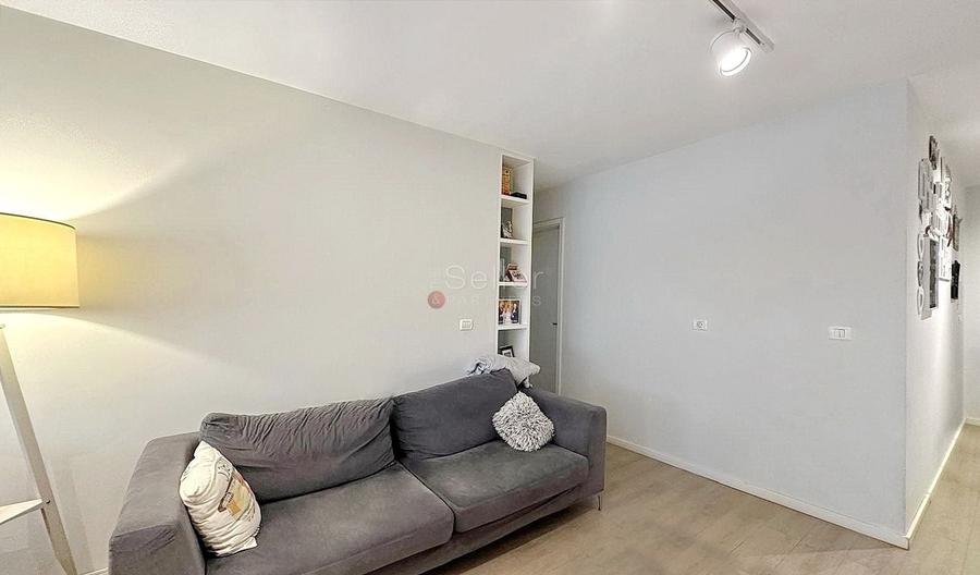 Apartament cu 3 camere semidecomandat, mobilat în Gării