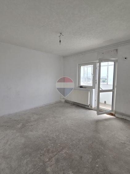 Apartament cu 3 camere decomandat în Berceni