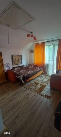 Casă cu 5 camere cu Teren 800 Mp în Mărgineni
