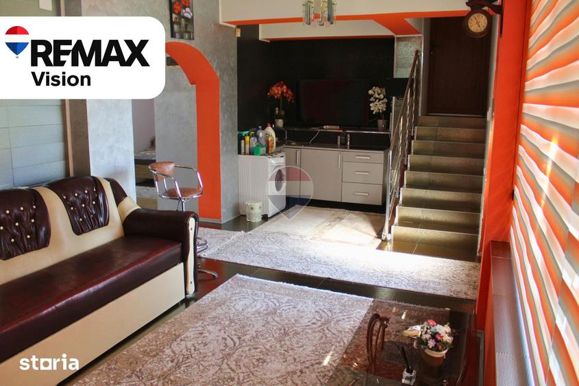 Casă cu 8 camere cu Piscina în Castranova