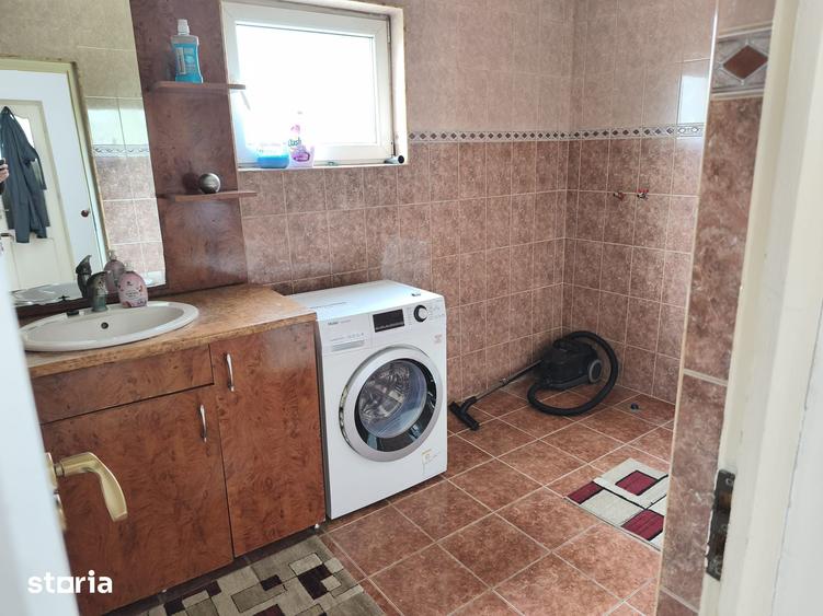 Casă cu 3 camere cu Teren 400 Mp în Acățari