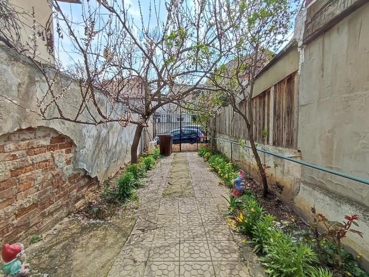Apartament cu 2 camere decomandat în Victoriei