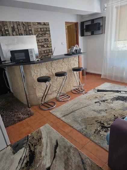 Apartament cu 2 camere semidecomandat, mobilat în Domenii