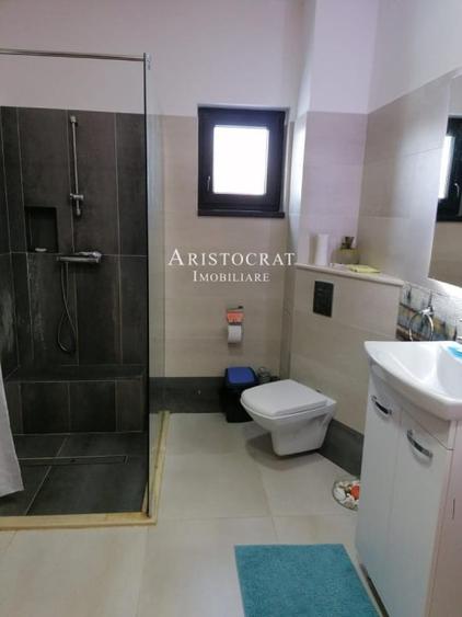 Casă cu 5 camere cu Canalizare în Corbeanca