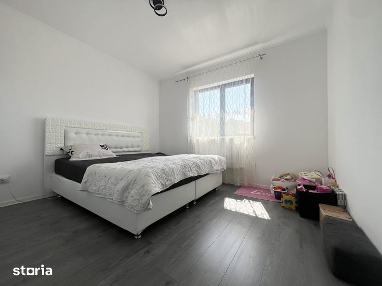 Casă cu 3 camere cu Teren 300 Mp în Sânmihaiu Român