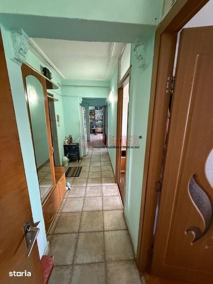 Apartament cu 4 camere în Berceni