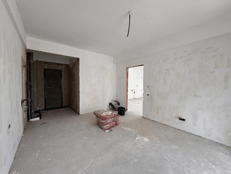 Apartament cu 3 camere decomandat în Băneasa