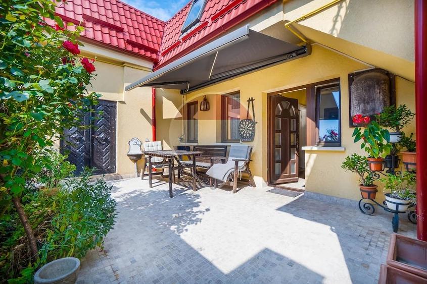 Casă cu 8 camere cu Teren 164 Mp în Brașovul Vechi