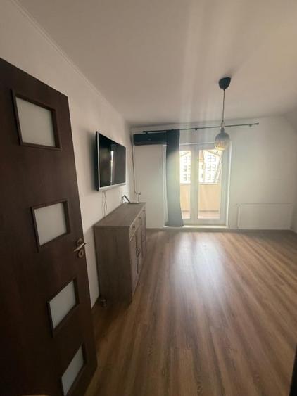 Apartament cu 2 camere decomandat, mobilat în Tractorul