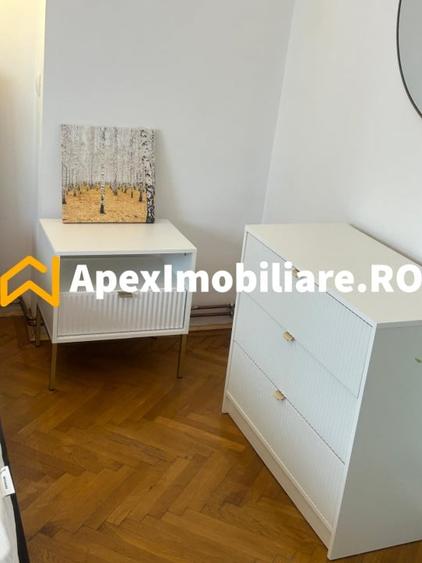 Apartament cu 3 camere semidecomandat, mobilat în Universitate