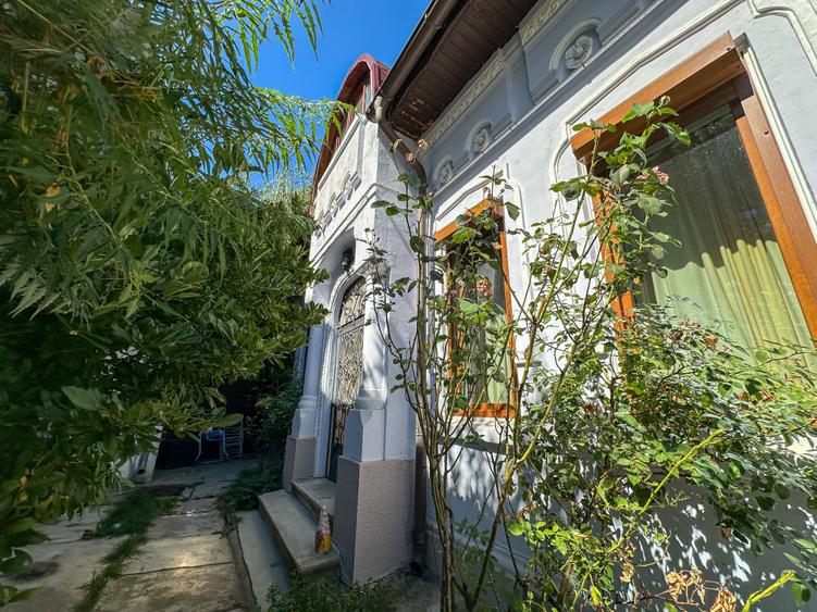 Casă individuală cu 5 camere cu Canalizare în Calea Călărașilor
