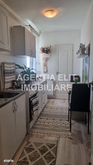 Garsonieră decomandată în Central