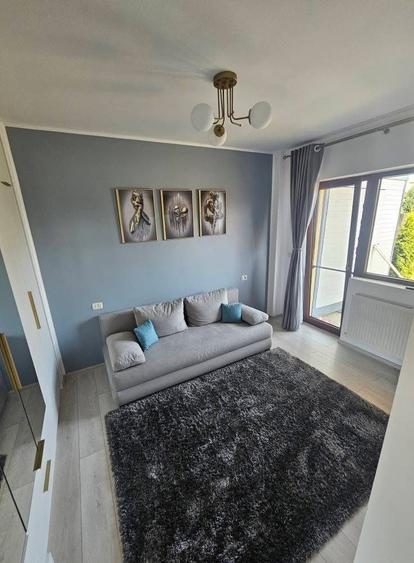 Apartament cu 3 camere semidecomandat în Valea Adâncă
