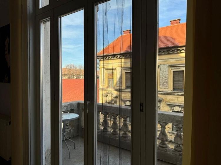 Apartament cu 5 camere semidecomandat în Ultracentral