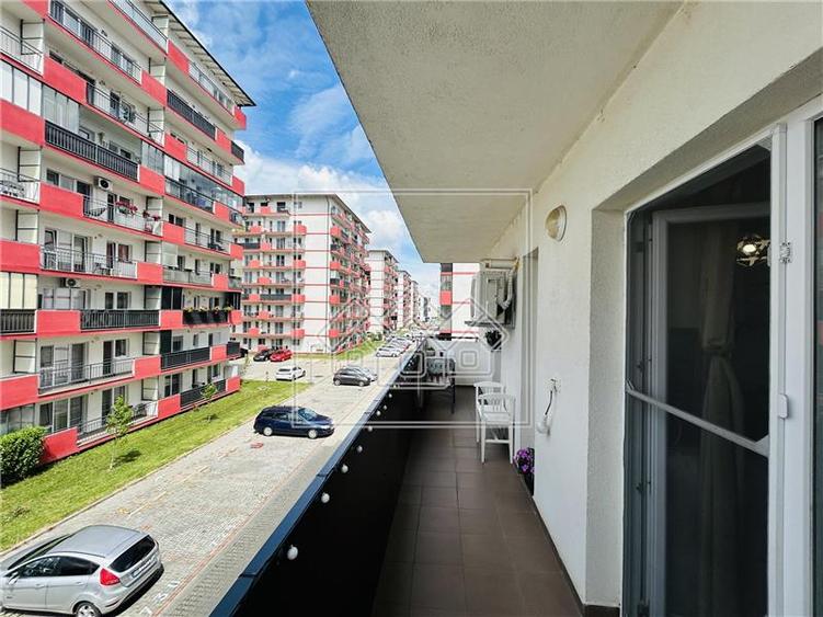 Apartament cu 3 camere decomandat în Exterior Vest