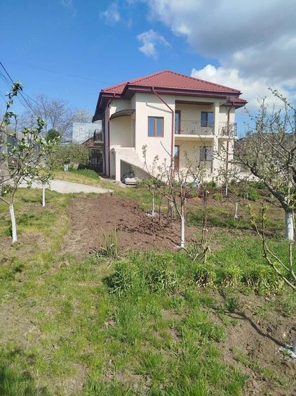 Casă cu 6 camere cu Teren 530 Mp în Central