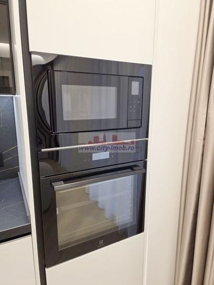 Apartament cu 3 camere decomandat în Băneasa