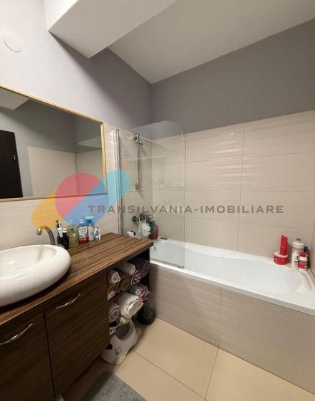 Apartament cu 3 camere semidecomandat în Florești