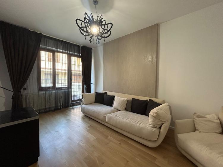 Penthouse cu 3 camere decomandat în Herăstrău