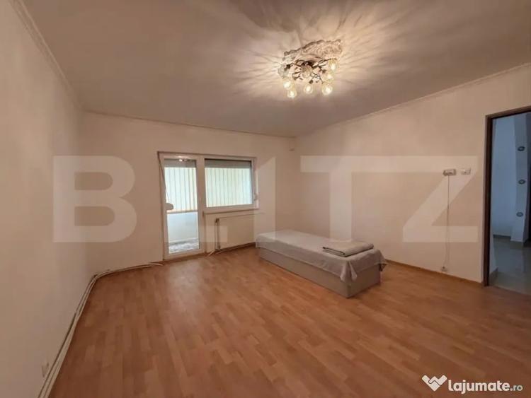 Apartament cu 3 camere decomandat în Micro 16