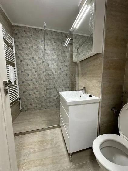 Apartament cu 2 camere decomandat, mobilat în Republicii