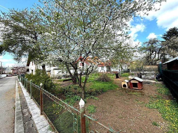 Casă cu 8 camere cu Canalizare în Câmpinița