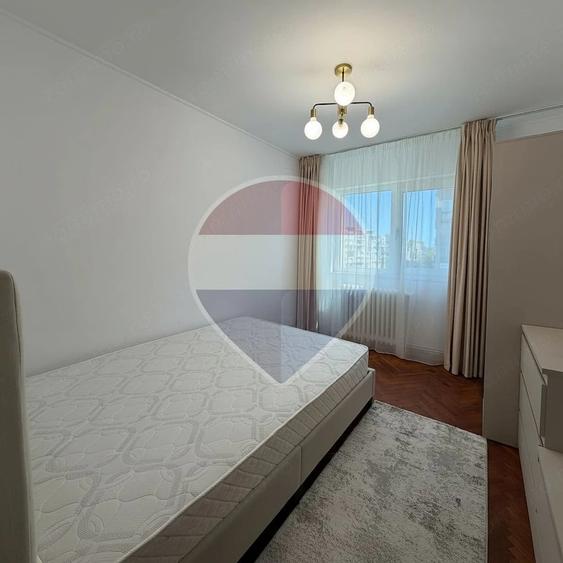 Apartament cu 3 camere decomandat în Independenței