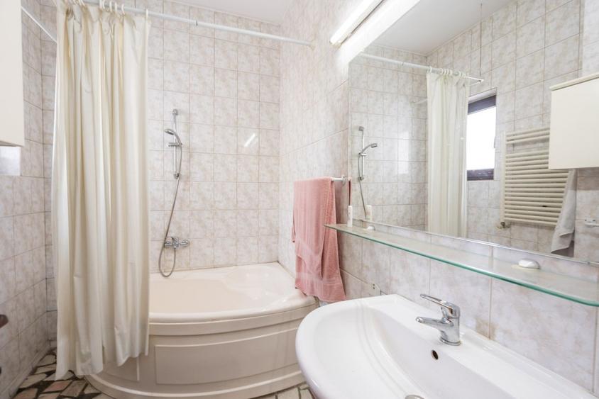 Casă individuală cu 7 camere cu Canalizare în Floreasca