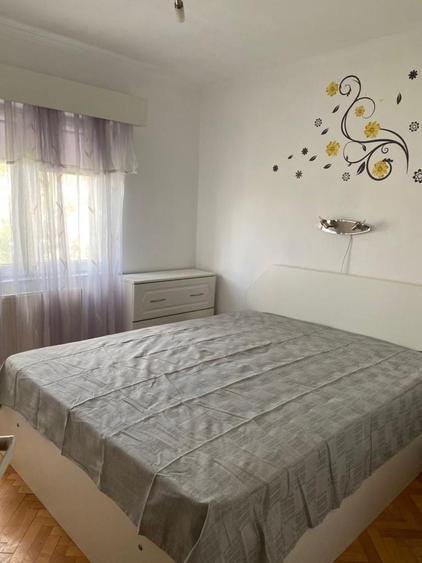 Apartament cu 4 camere decomandat în Micro 16