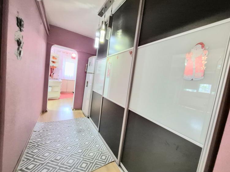 Apartament cu 2 camere decomandat în Micro 17
