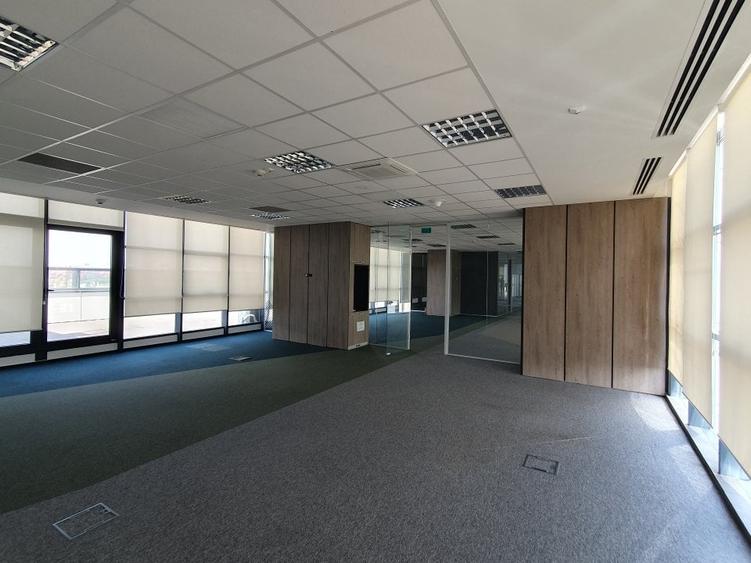 Birou, de 360 mp, în P-ța Muncii