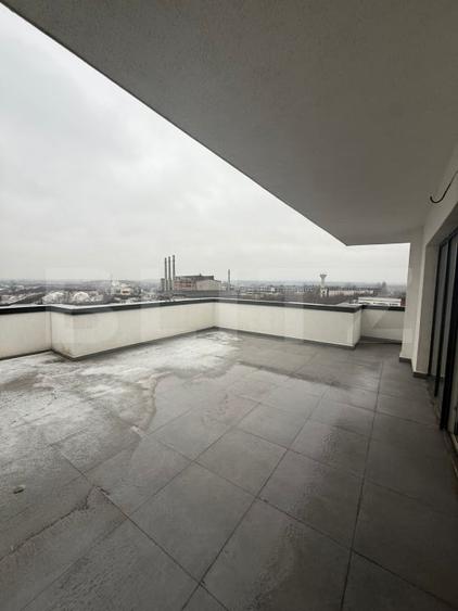 Apartament cu 3 camere decomandat în Micro 6