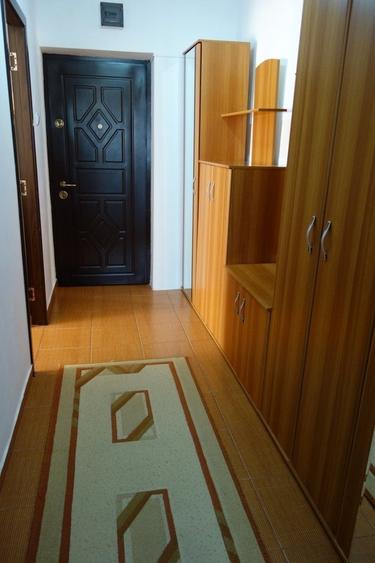 Apartament cu 2 camere semidecomandat, mobilat în Central