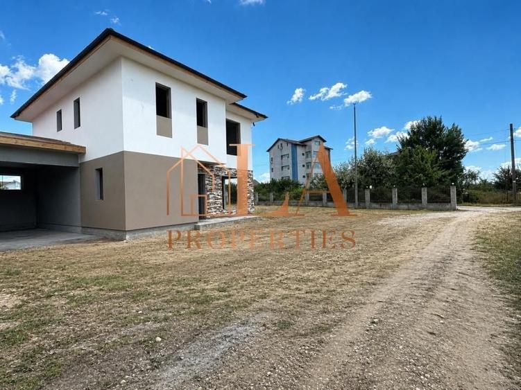 Casă individuală cu 5 camere cu Canalizare în Domnești