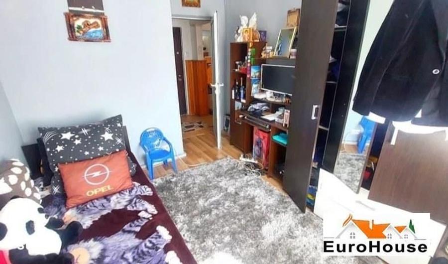 Apartament cu 4 camere decomandat în Cetate