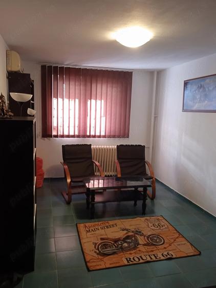 Apartament cu 3 camere semidecomandat în Titan