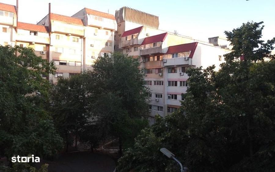 Apartament cu 3 camere decomandat în Viziru 2