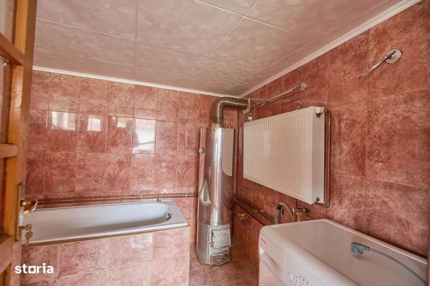 Casă cu 3 camere în Pietroasa