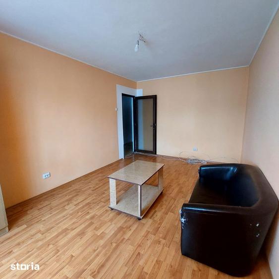 Apartament cu 3 camere decomandat, mobilat în Micro 17
