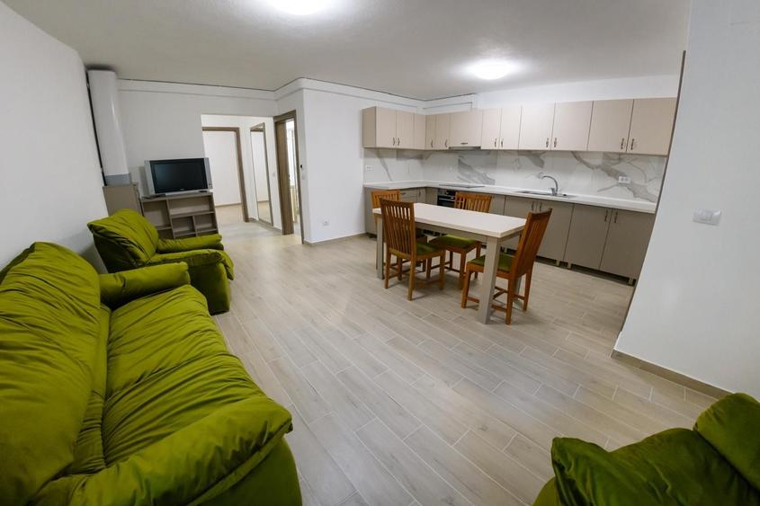 Apartament cu 3 camere, mobilat în Central