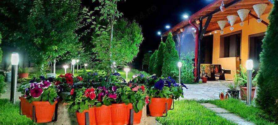 Casă cu 5 camere cu Teren 700 Mp în Cazasu