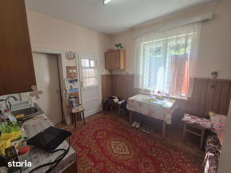 Casă cu 3 camere cu Canalizare în Central
