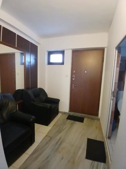 Apartament cu 3 camere decomandat în Valu lui Traian