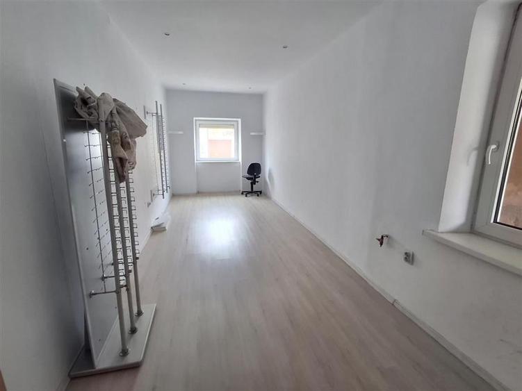 Duplex cu 7 camere cu Teren 511 Mp în Central