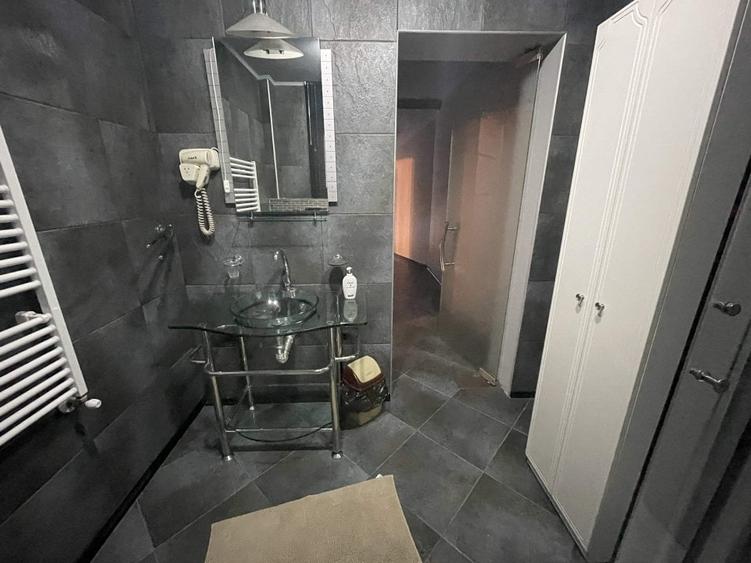 Apartament cu 3 camere decomandat în Crișan