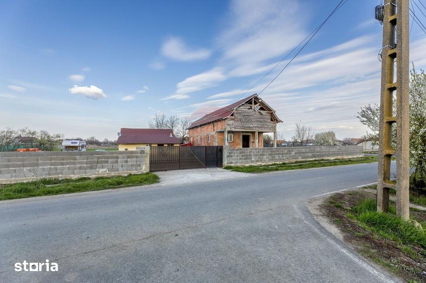 Casă cu 4 camere cu Teren 2056 Mp în Iratoșu