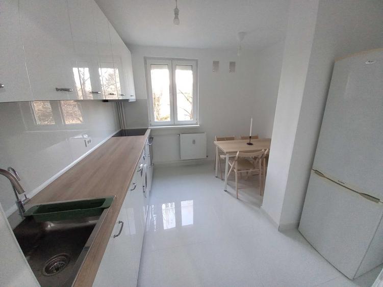 Apartament cu 3 camere decomandat, mobilat în Arcul de Triumf
