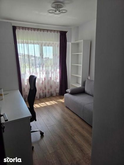 Apartament cu 4 camere decomandat în Orașul de Jos